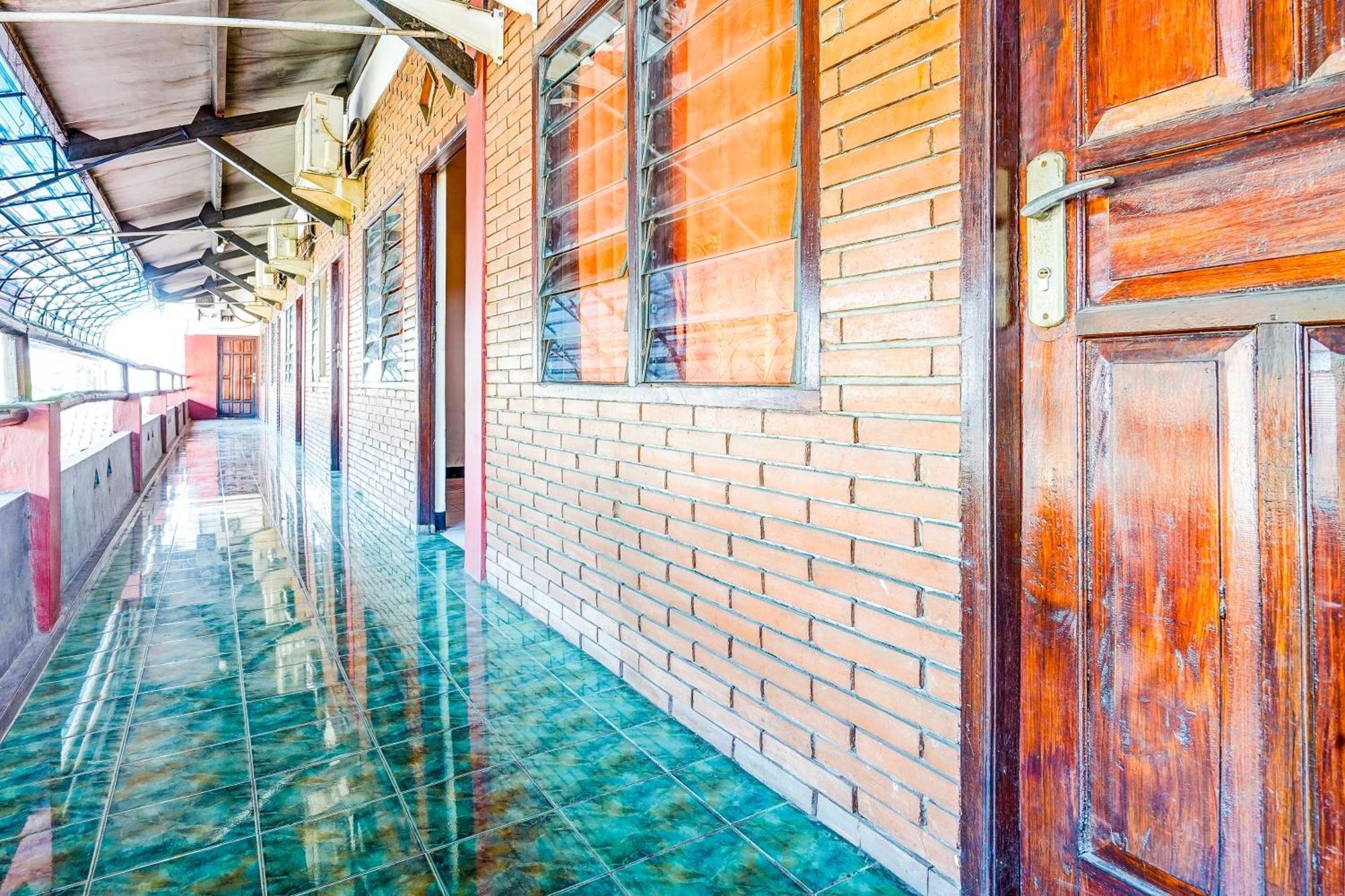 O Kauman Near International Batik Center Formerly Bata Merah Hotel 3*